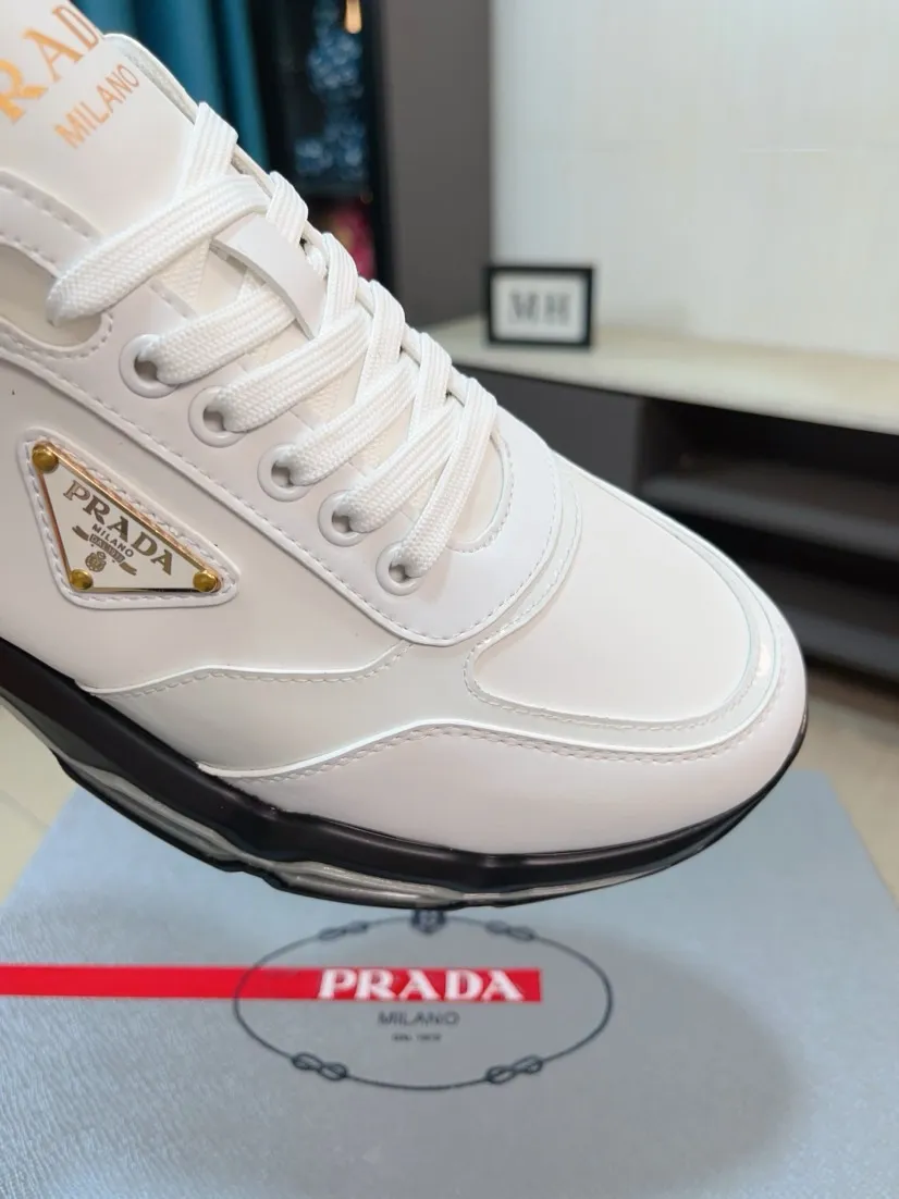 Men's shoes 💰660🌹🌹High-quality new Prada counters are launched simultaneously. The new men's shoes and 😘fabrics are selected from imported mesh and glue-spraying technology. Imported cowhide lining. 👍🏿High-end☄️Open-molded non-slip rubber outsole, exquisite lines, simple and elegant, comfortable and high-end for leisure travel. Code number: 38 to 44